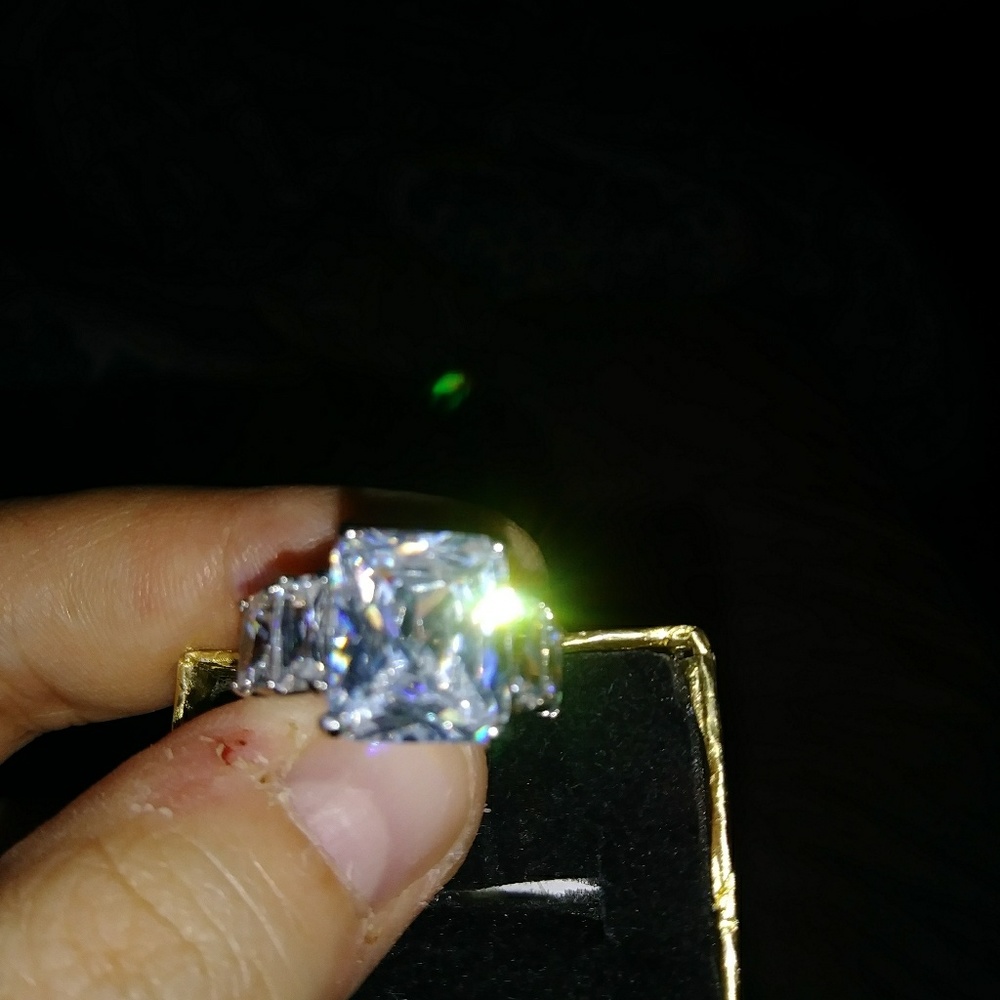 engagement ring - Picture 3 of 3